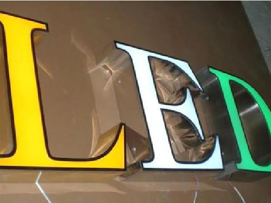 句容介绍LED招牌的基础知识。